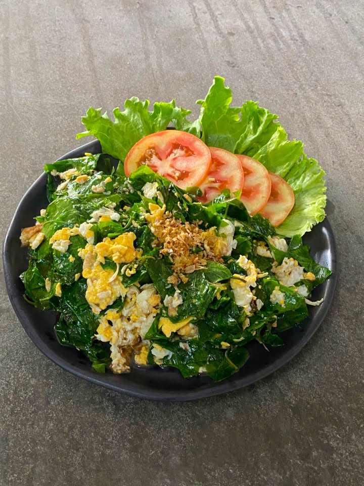 ใบเหลียงผัดไข่