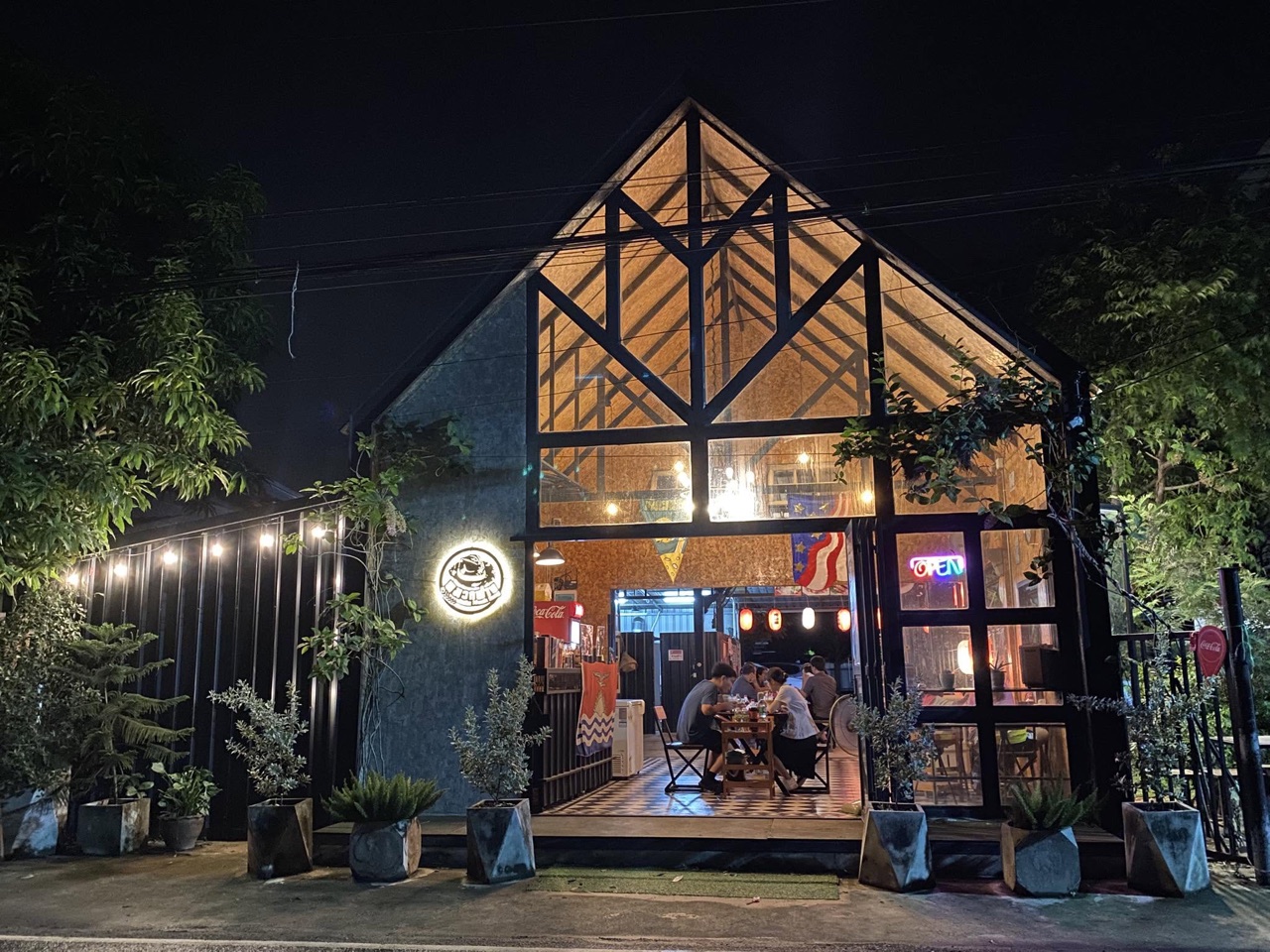 บรรยากาศหน้าร้าน ครัวหมวกฟาง
