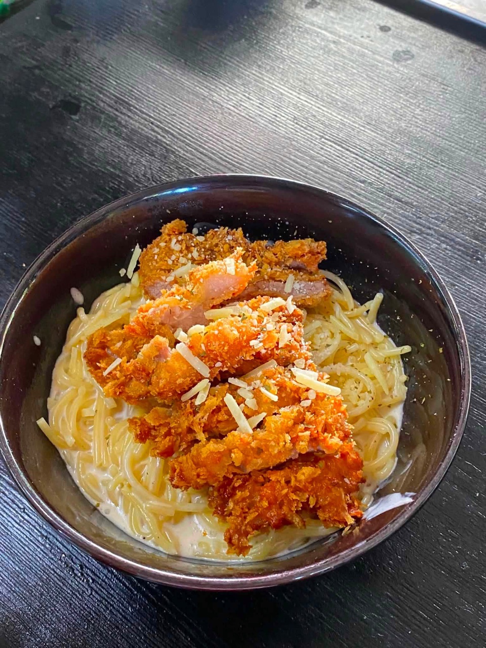 สปาเก็ตตี้ครีมซอสหมูทอด